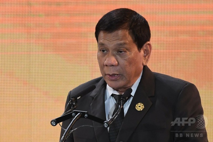 ドゥテルテ比大統領、16歳の時に人を刺殺したと発言 ドゥテルテ比大統領、16歳の時に人を刺殺したと発言