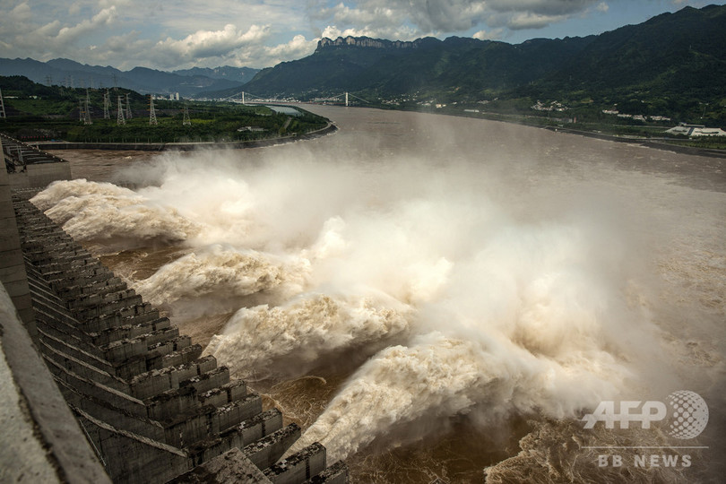 長江の三峡ダム 洪水対策で放流を実施 中国 写真6枚 国際ニュース Afpbb News
