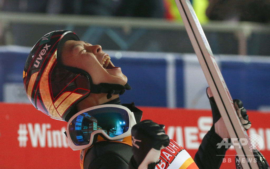 小林陵侑が総合優勝、日本勢初の快挙 ジャンプW杯男子 小林陵侑が総合優勝、日本勢初の快挙 ジャンプW杯男子