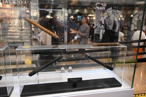 ブルース・リーの「ヌンチャク」など、ゆかりの品が競売に 香港