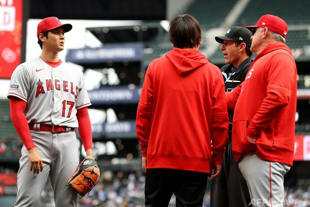 大谷翔平が今季初勝利 史上初の投打ピッチクロック違反も 写真15枚