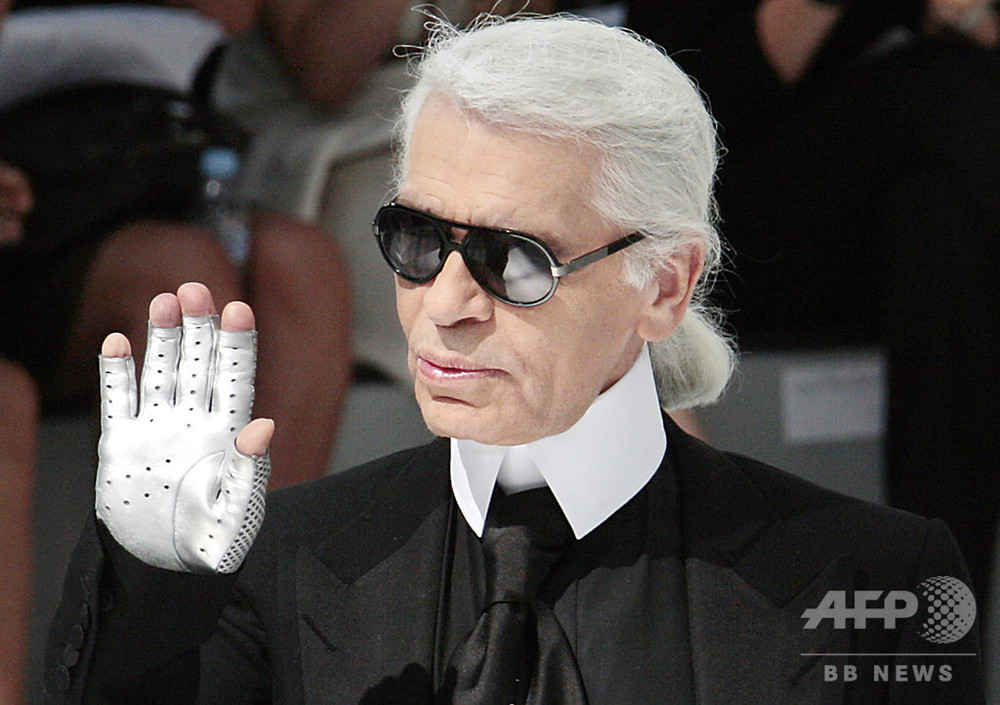 カールラガーフェルド追悼　非売品　未使用　傷、日焼けなし K・ラガーフェルド氏、遺灰は亡き母・恋人と一緒に散骨へ 写真6枚 国際