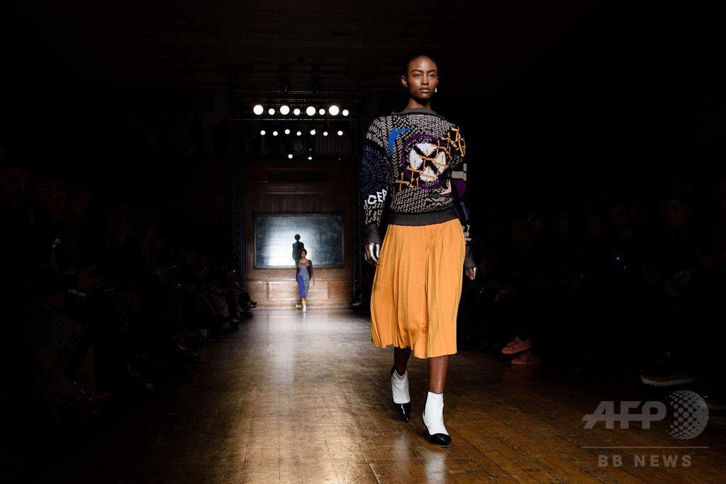 「ヴィヴィアン・ウエストウッド」16/17年秋冬コレクション