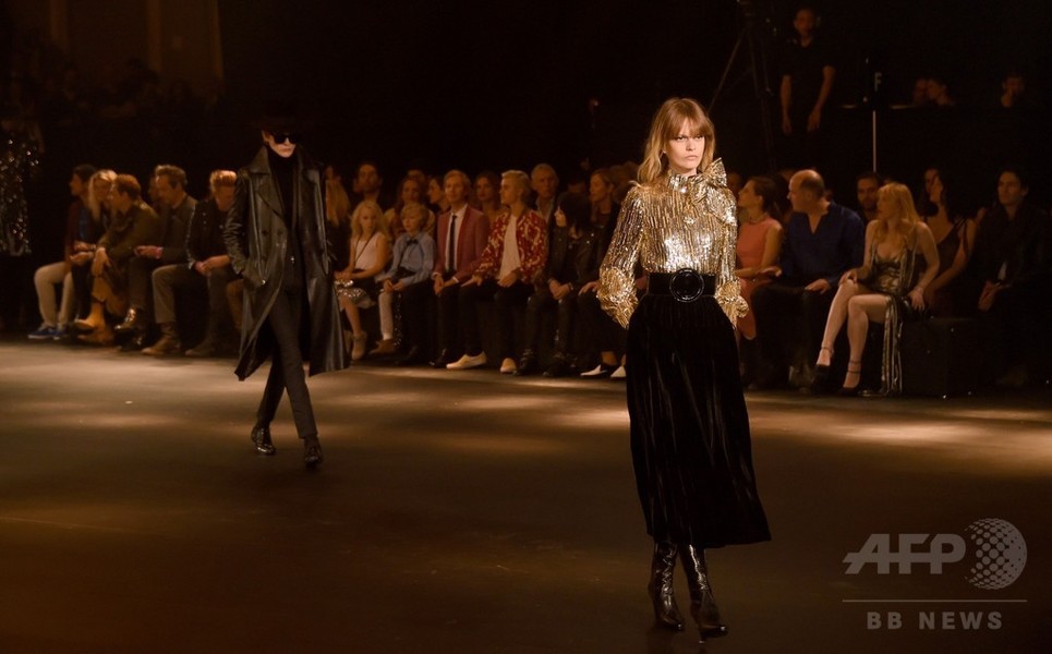 「サンローラン」メンズ＆ウィメンズ新作をLAで披露