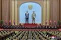 北朝鮮・平壌で開かれた朝鮮労働党中央委員会拡大総会に出席する金正恩（キム・ジョンウン）朝鮮労働党総書記（中央）。朝鮮中央通信（KCNA）提供（2022年12月26日撮影、27日提供）。(c)AFP PHOTO/KCNA VIA KNS