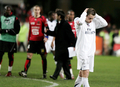 写真は、試合を終えピッチを去るパリ・サンジェルマンのシルヴァン・アルマンド（%%Sylvain Armand%%）。(c)AFP/DAVID ADEMAS