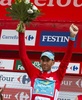 第68回ブエルタ・ア・エスパーニャ（68th Vuelta a Espana）、第15ステージ（アンドラからペイラギュド、224.9キロメートル）。総合首位を守り、表彰式に臨むアスタナ（Astana Pro Team）のヴィンセンツォ・ニバリ（Vincenzo Nibali、2013年9月8日撮影）。(c)AFP/JAIME REINA