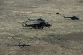 カザフスタンのジェズカズガン近郊に着陸した宇宙船ソユーズMS-15カプセルに近付く捜索救助チーム（2020年4月17日撮影）。(c)AFP PHOTO / Russian Space Agency Roscosmos / GCTC / Andrey Shelepin