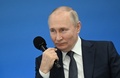 ロシア・モスクワ州ソルネチノゴルスクで行われた「重要な対話」で、児童・生徒をと話をするウラジーミル・プーチン大統領（2023年9月1日撮影）。(c)Ekaterina CHESNOKOVA / POOL / AFP
