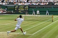 テニス、ウィンブルドン選手権、男子シングルス決勝。リターンを打つマリン・チリッチ（2017年7月16日撮影）。(c)AFP/Glyn KIRK
