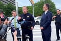米オクラホマ州タルサで、銃撃事件が起きた病院の近くで記者会見した同市警察関係者（2022年6月1日撮影）。(c)AFP PHOTO / ELIZABETH BUCHNER