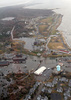 温帯低気圧「サンディ（Sandy）」が過ぎ去った30日の米東海岸。サンディ上陸以降の北米地域の死者は43人に達している。

サンディの影響でニューヨーク（New York）市内は大部分が停電し、交通機関が停止。また、東海岸の広い地域が洪水と停電に見舞われた。

写真は、ニュージャージー（New Jersey）州沿岸部の被災地の様子（2012年10月30日撮影）。(c)AFP/HO/US COAST GUARD/Erik Swanson