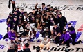 19-20NBAファイナル（7回戦制）第6戦、マイアミ・ヒート対ロサンゼルス・レイカーズ。試合後、記念撮影に臨むロサンゼルス・レイカーズの選手（2020年10月11日撮影）。(c)Douglas P. DeFelice/Getty Images/AFP