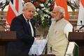 インド・ニューデリーでの共同記者会見で握手するナレンドラ・モディ首相（右）と英国のボリス・ジョンソン首相（2022年4月22日撮影）。(c)Ben Stansall / POOL / AFP