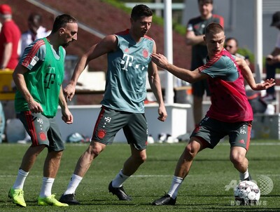 リベリ 金箔ステーキを批判され激怒 お前らなんて靴下の中の小石 写真4枚 国際ニュース Afpbb News