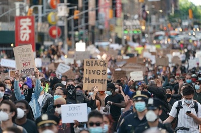 米ニューヨークに夜間外出禁止令、抗議デモ激化で