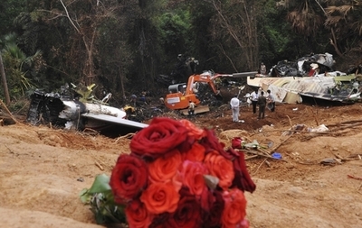 158人死亡のインド機事故、パイロットの居眠りが原因