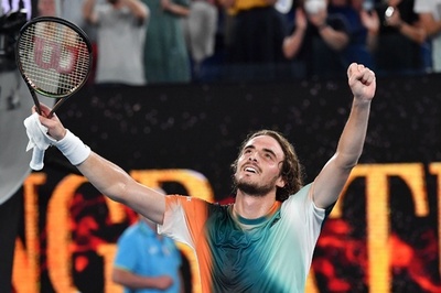 チチパスが全豪OP8強、長年のライバルとの死闘制す