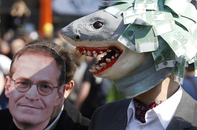 【今日の1枚】家賃高騰の象徴はサメと市長？