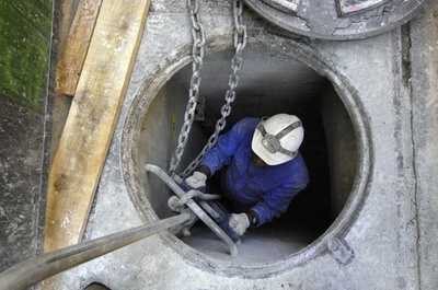 父直伝？下水管経由で銀行強盗 スペイン