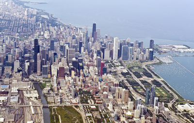 殺人事件で英米有名大学の職員2人を逮捕 米シカゴ