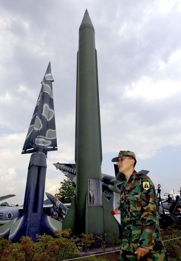 北朝鮮、25日にも長距離ミサイル発射準備完了か 朝鮮日報