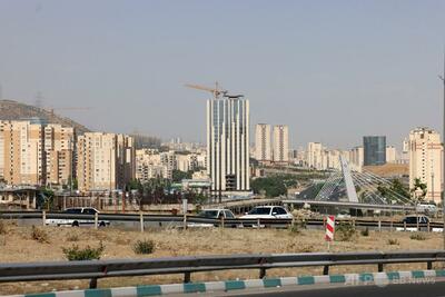 イラン首都で「大きな爆発音」 国営テレビ