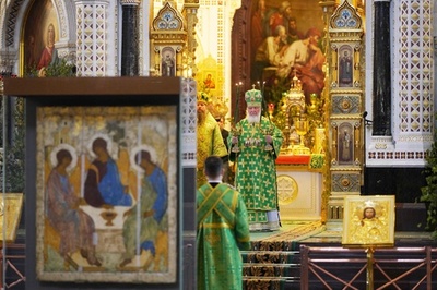 ロシア最高峰の聖像画、正教会で公開 総主教はプーチン氏を称賛