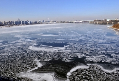 ホテルや商業施設も｢暖房カット｣、記録的寒波の韓国