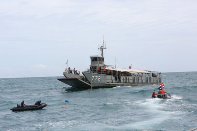 中国人観光客乗せたプーケットの観光船転覆事故、最後の一人の捜索難航