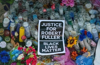 木からつり下がった黒人男性、リンチではなく自殺 検視報告書