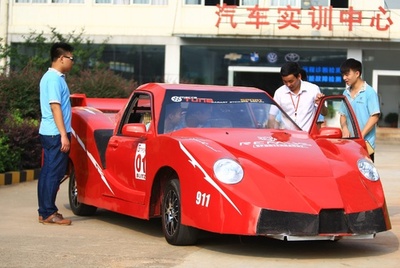 VWサンタナが真っ赤なフェラーリに？中国