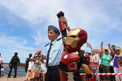 難病の豪少年が「アイアンボーイ」に、夢かなえシドニー救う