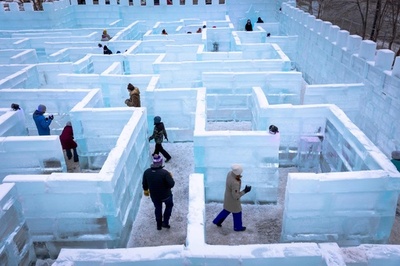 迷ったら凍えちゃう？ 米最大の氷の迷路