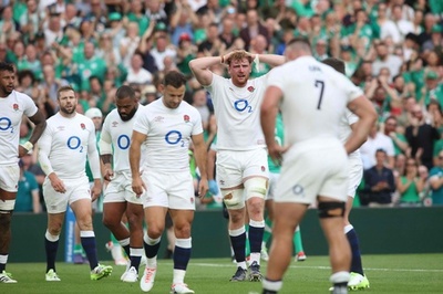 また退場者出したイングランド、アイルランドに完敗 ラグビー