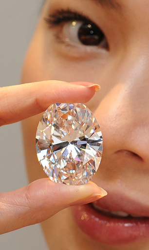 118カラットのホワイトダイヤに史上最高額、香港