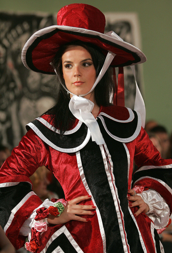 アルバニアの専門学校がファッションショーを開催 - マケドニア