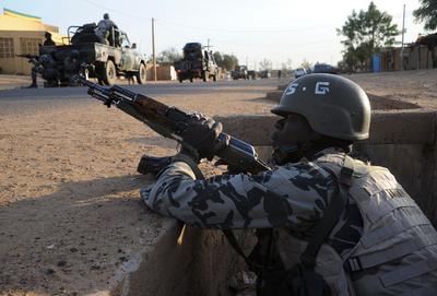 マリ北部の都市ガオで銃撃戦、2日連続の自爆攻撃に続き