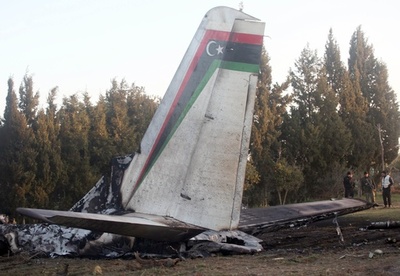 リビア軍機、チュニジアで墜落 11人全員死亡