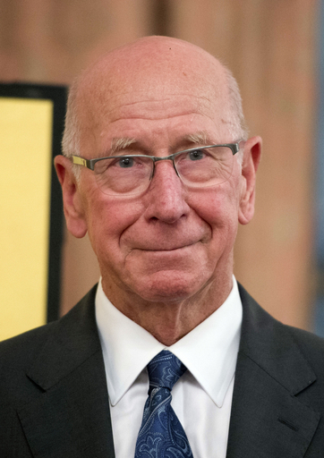 元イングランド代表のチャールトン氏、旭日小綬章を受章