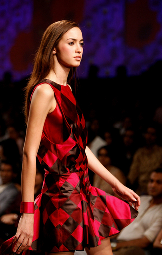 ＜07/08年秋冬インド・ファッション・ウィーク＞ラジェシュ・プラタップ・シン、新作を発表 - インド