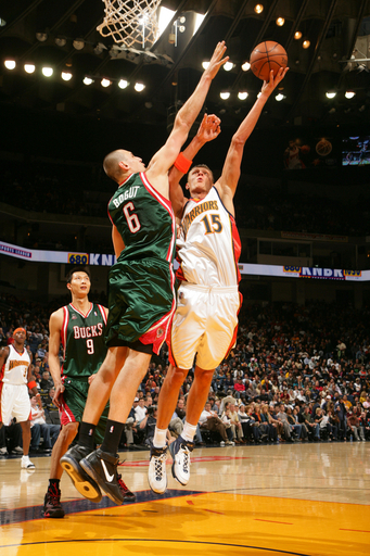 ウォリアーズ ホームでバックスに快勝