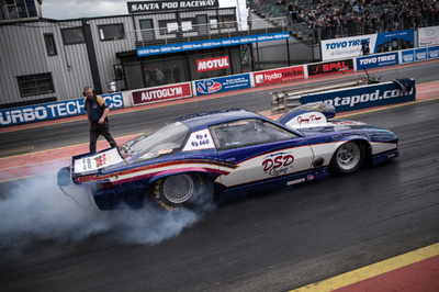 ドラッグレースで8歳少女レーサーが事故死、豪