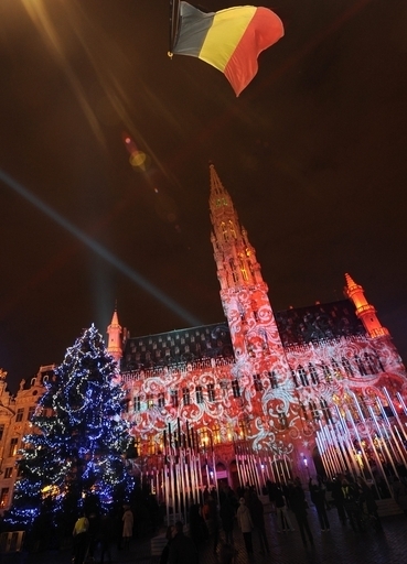 ベルギーに本物の「サンタ」現る、宝くじ当選金の半額を貧しい人々に寄付