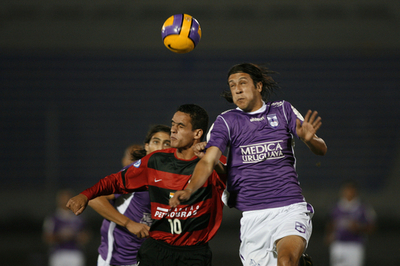 ＜サッカー 07リベルタドーレス杯南米選手権＞フラメンゴ アウェーでデフェンソール・スポルティングに完敗 - ウルグアイ