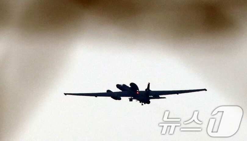 京畿道平沢市の在韓米軍・烏山空軍基地から離陸するU-2S高高度偵察機(c)news1