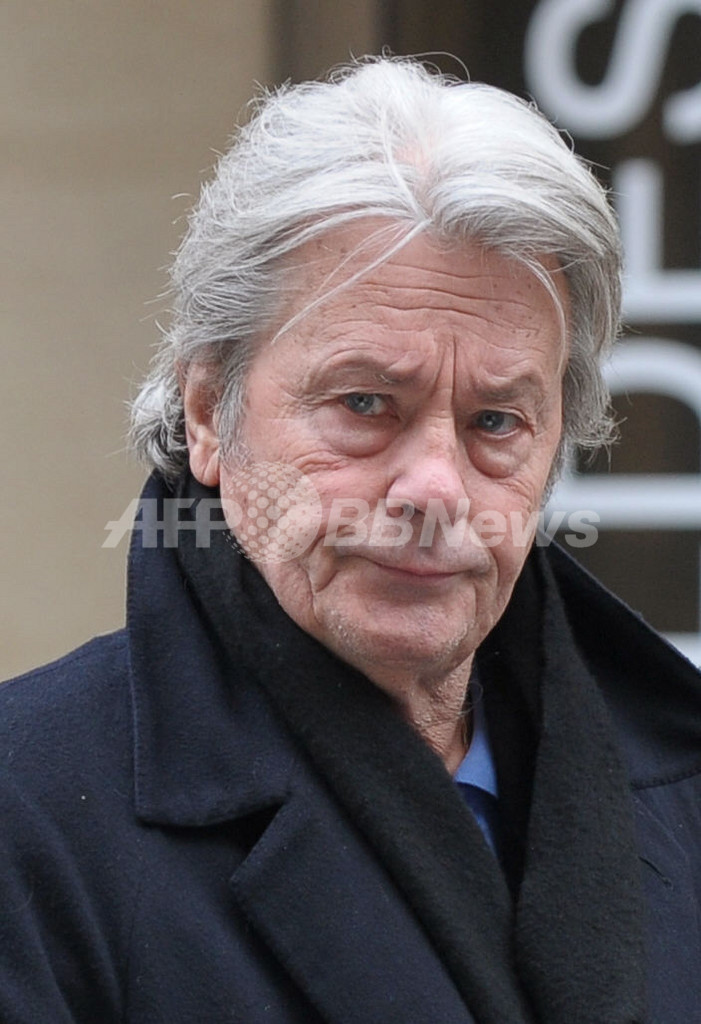 アラン・ドロン、不整脈の手術受ける