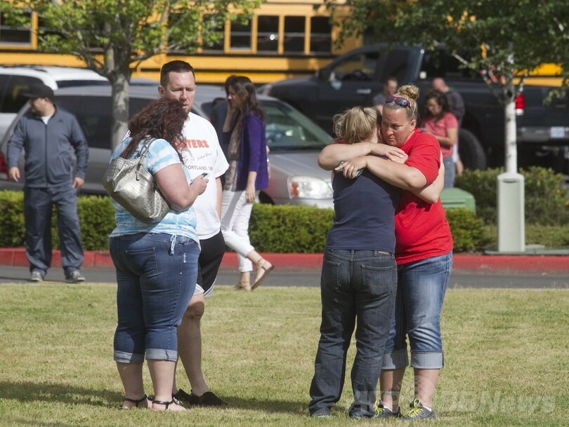米オレゴン州の高校で発砲、生徒1人と容疑者死亡