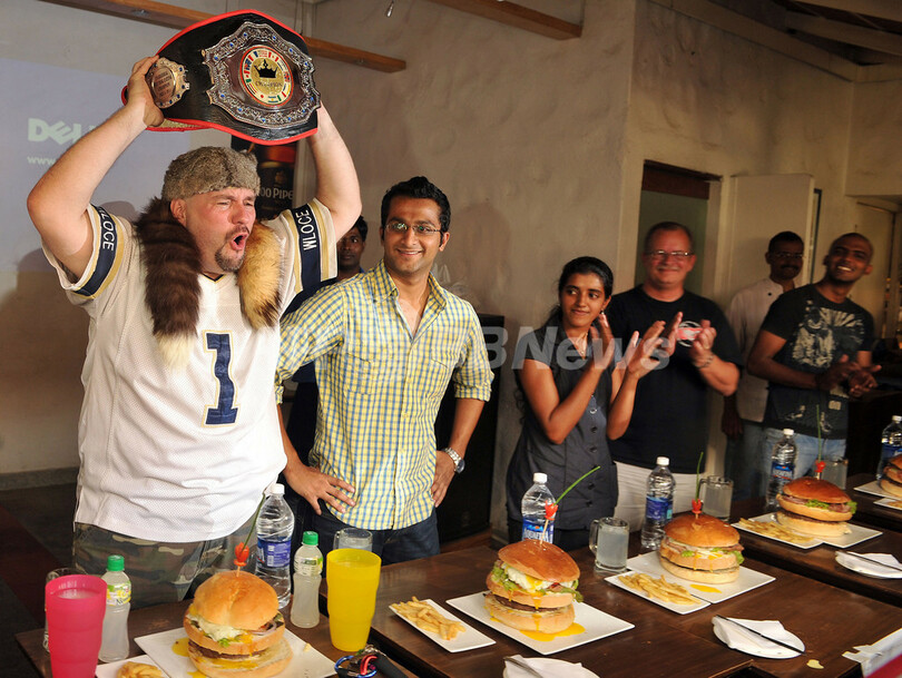 インドで大食い大会、米国のブーンさんが優勝