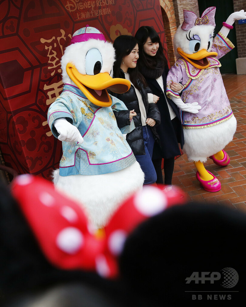 「デール」災難！観光客にたたかれ脳しんとう　上海ディズニーランド